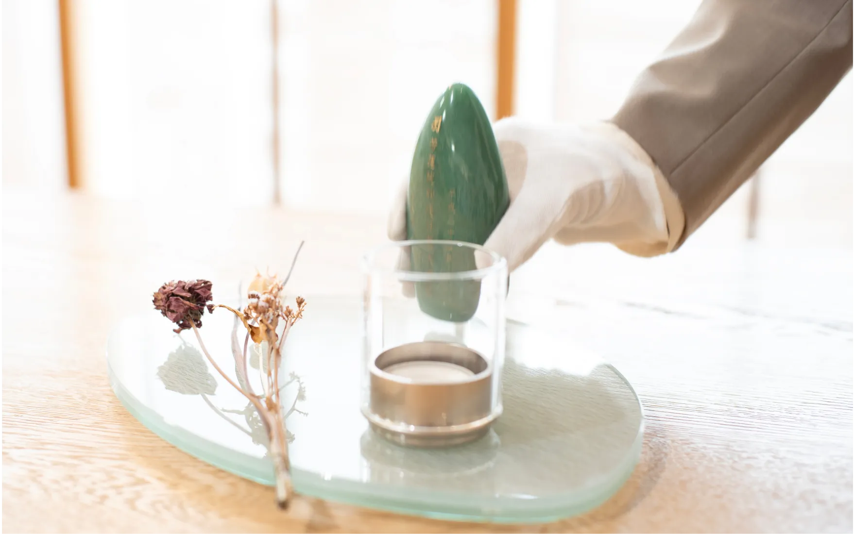 商品選び、コーディネートをしている画像