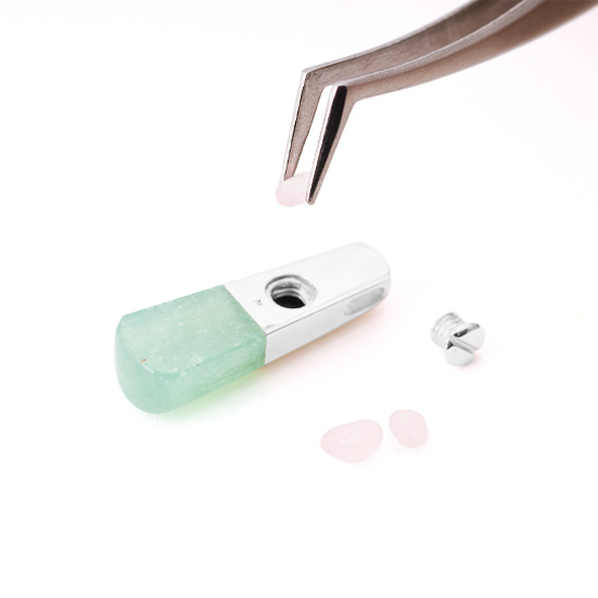 天然石のご遺骨ペンダント「星のおくりもの シルバー」アベンのペンダントトップを開けた様子