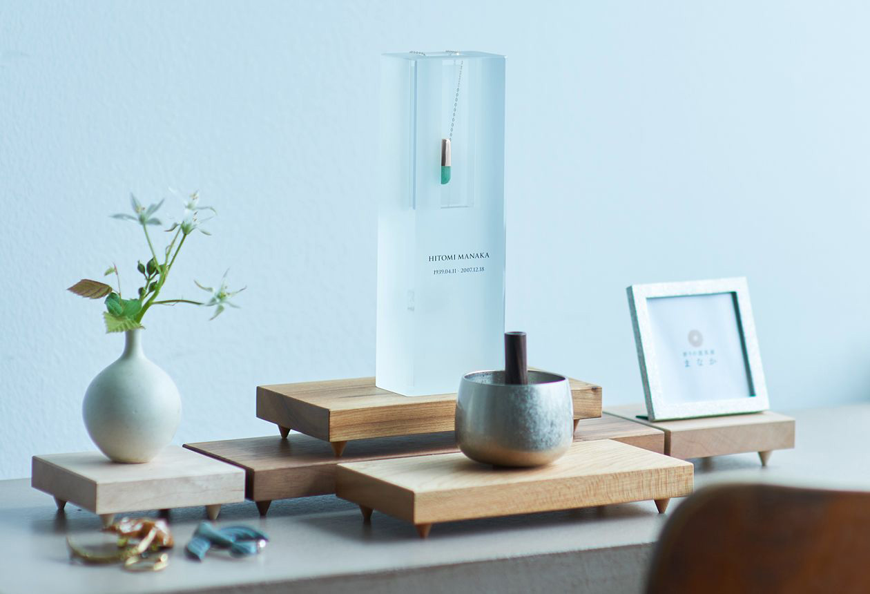 天然石のご遺骨ペンダント「星のおくりもの」と台座