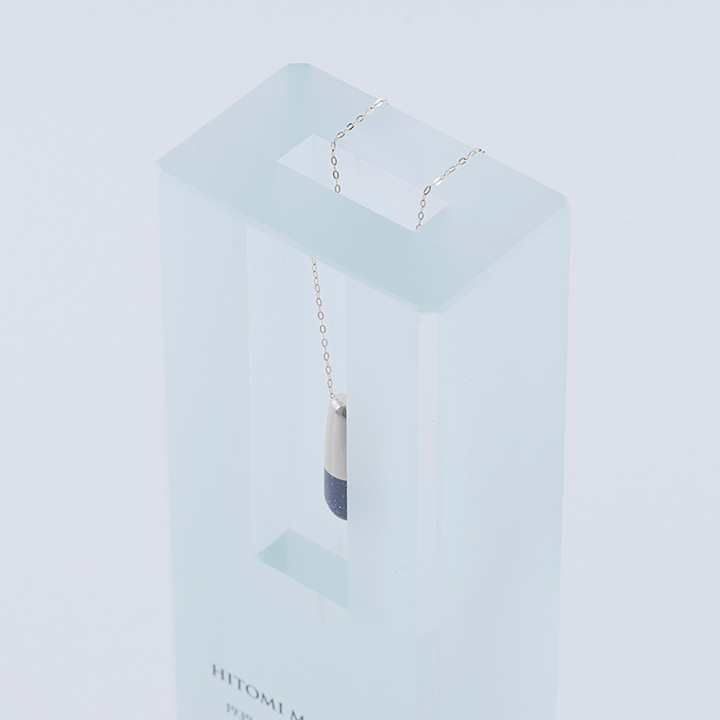 天然石のご遺骨ペンダント「星のおくりもの 専用台座付き」の斜面