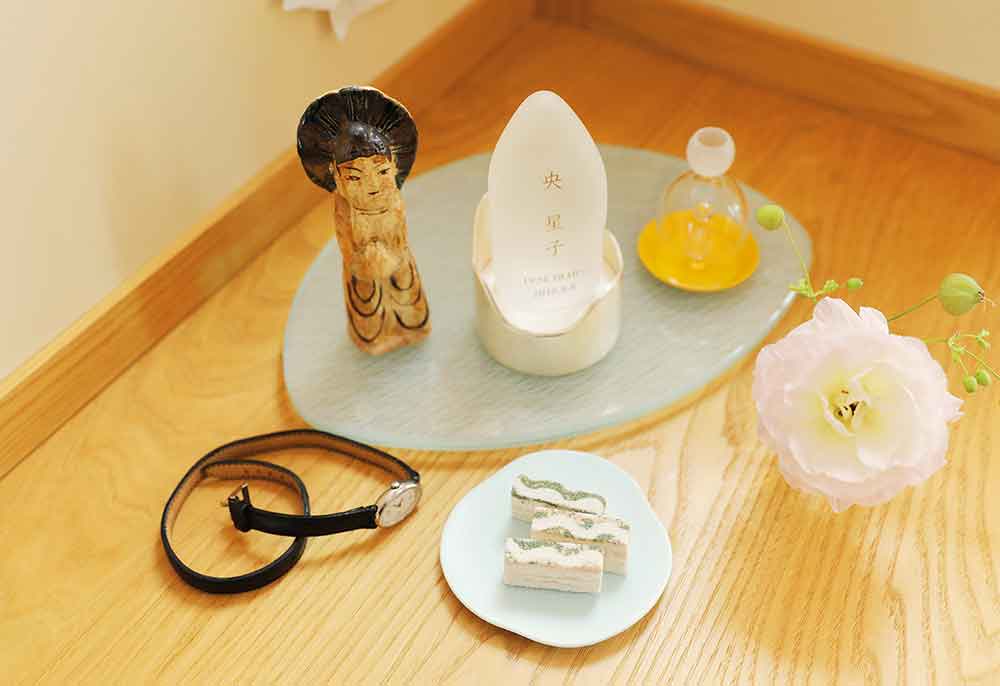 供養台「糸」にお位牌「星牌」をお祀りした様子