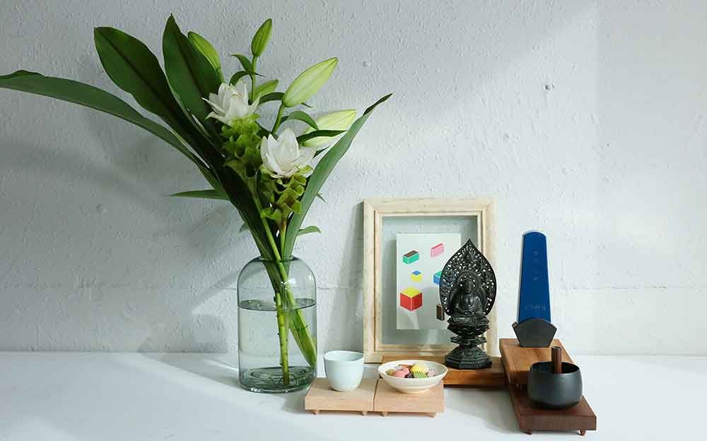 ステージ仏壇「JOY」にお位牌「古今牌」をお祀りした様子